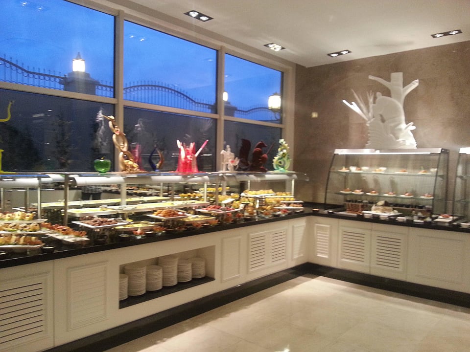 Buffet  Well Palace Side