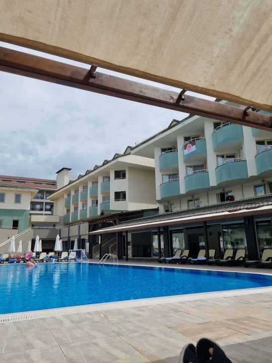 Pool Side Breeze Hotel