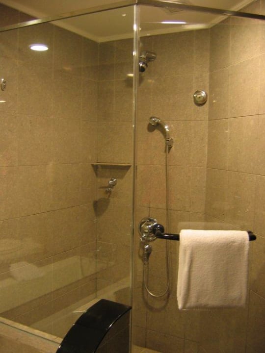 Bad 2 Pan Pacific Orchard Hotel