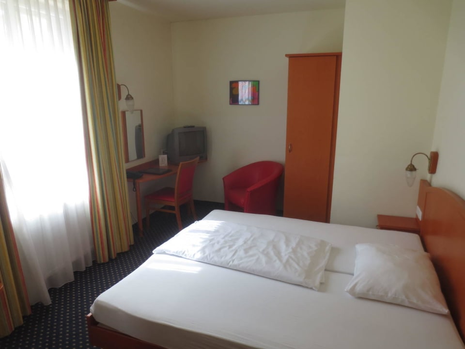 Doppelzimmer Suite Hotel 900 m zur Oper