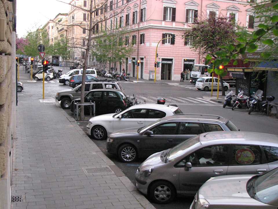 Widok z okna w lewo B&B The Center Of Rome