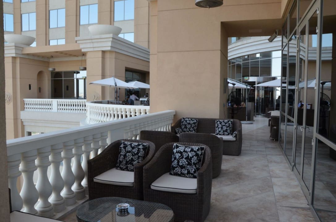 Terasa na druhom poschodí hotela Hotel Sheraton Dubai Mall Of The Emirates