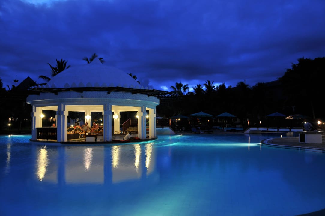 Pool bar Hotel Southern Palms Beach Resort