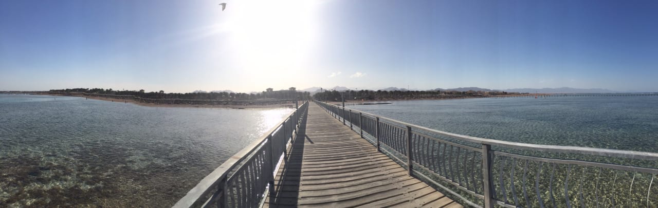 Seebrücke mit Blick zum Hotel JAZ Mirabel Beach
