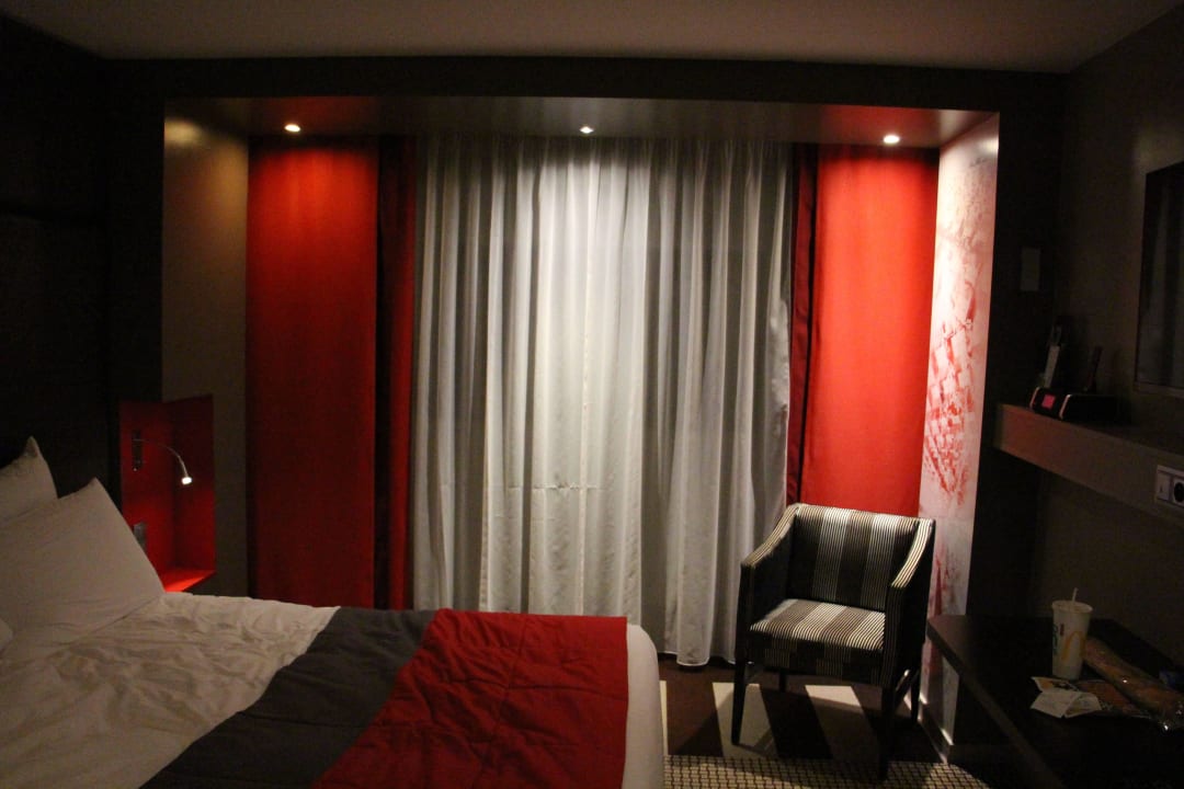 Bett & Sitzgelegenheit Mercure Paris Montmartre Sacré Coeur