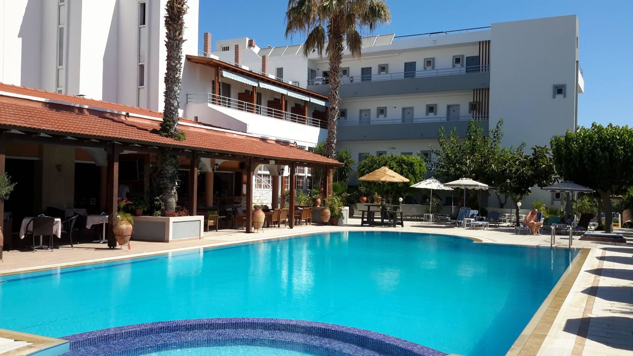 Blick auf den Pool und Hotel Hotel Faliraki Bay