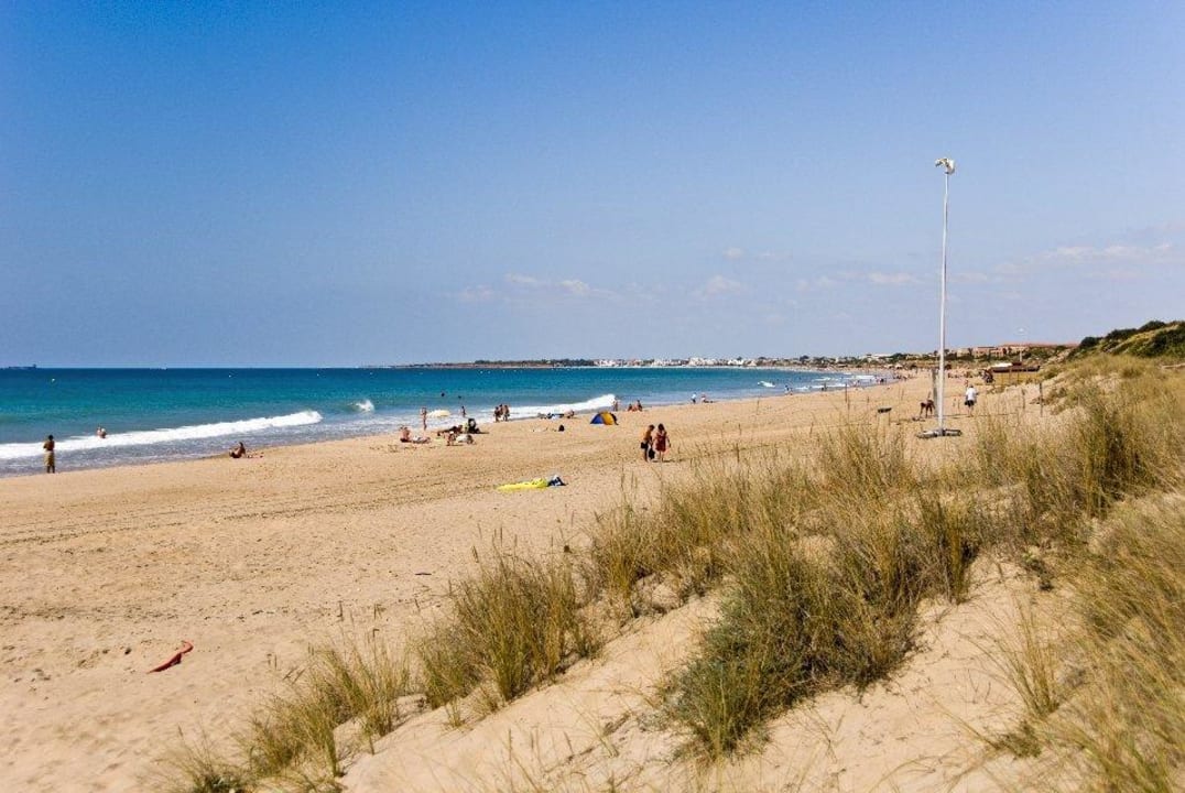 Der Strand vor dem Hotel Iberostar Selection Andalucía Playa