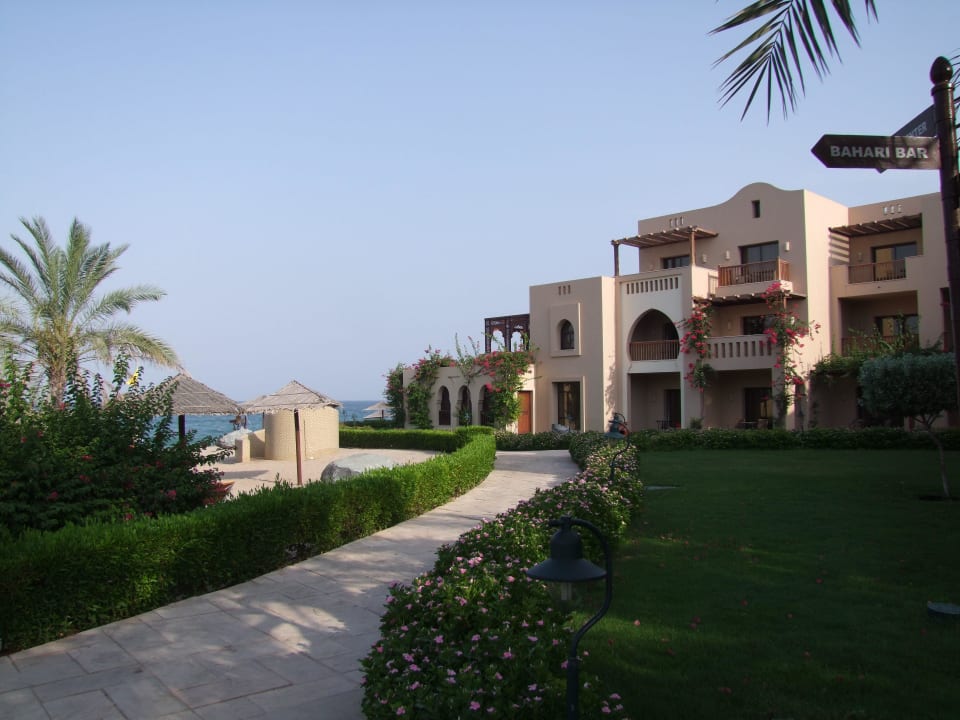 Allées de l'hôtel Miramar Al Aqah Beach Resort