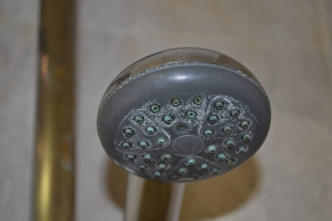 Verkalkert Duschkopf Hotel Calypso Beach