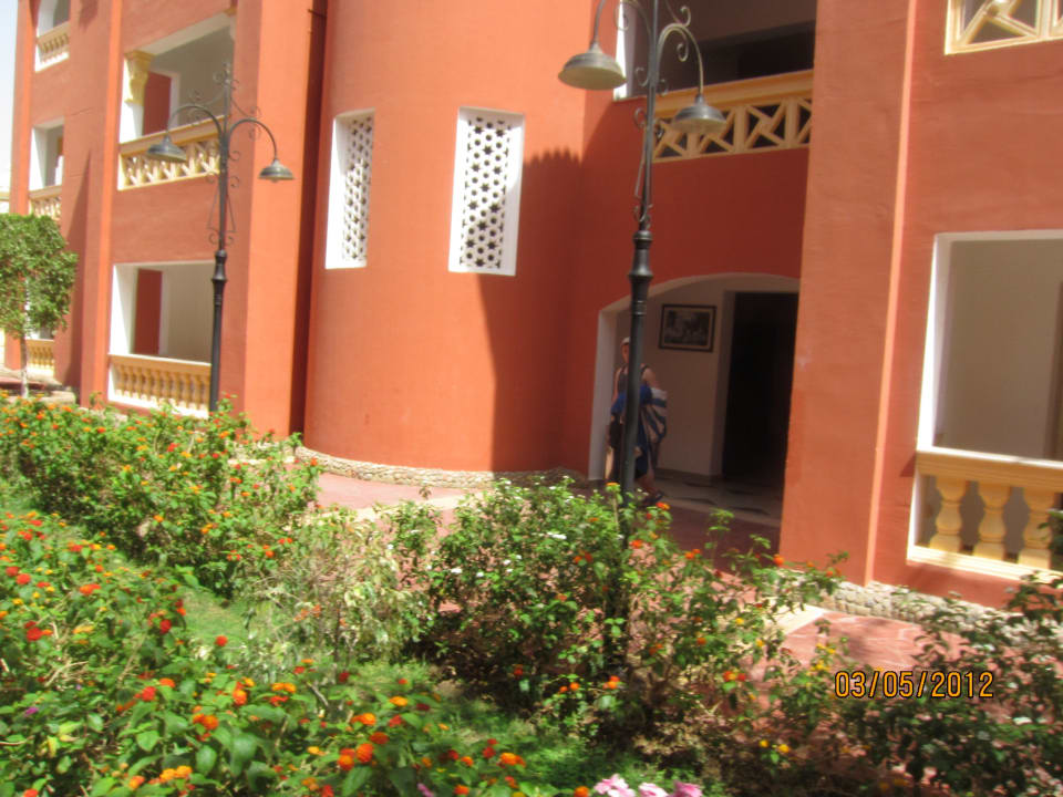 Вход в наш корпус Pickalbatros Alf Leila Wa Leila Resort - Neverland Hurghada