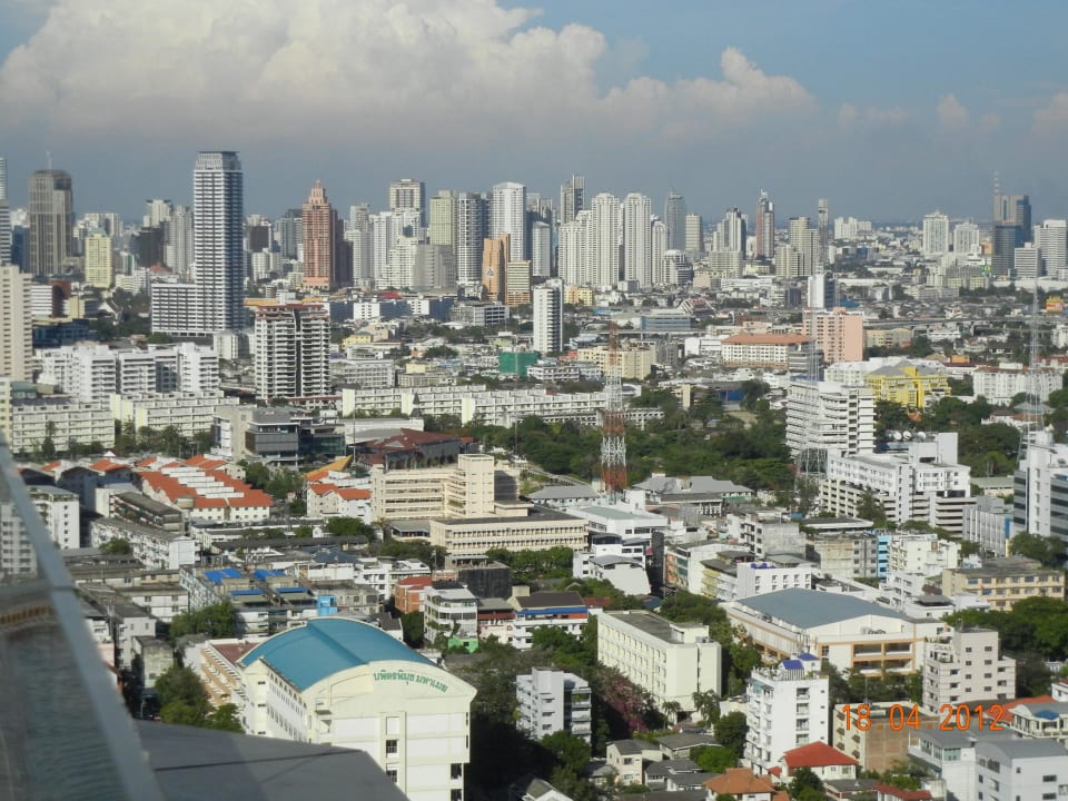 Atemberaubender Ausblick von der Kasara Lounge JC Kevin Sathorn Bangkok Hotel