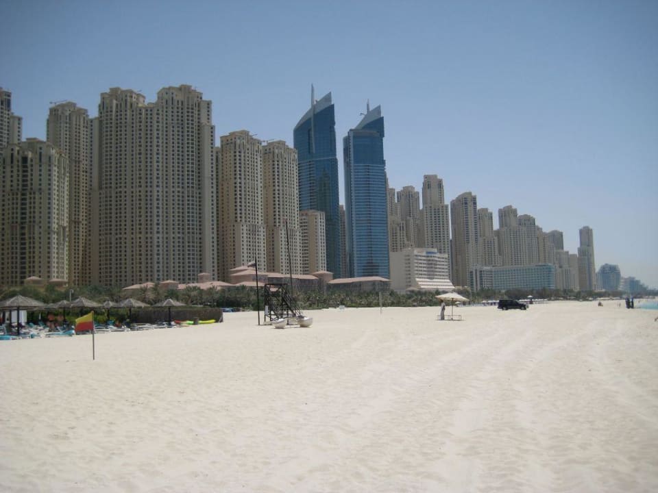 Links den Strand runter  Le Royal Méridien Beach Resort & Spa Dubai