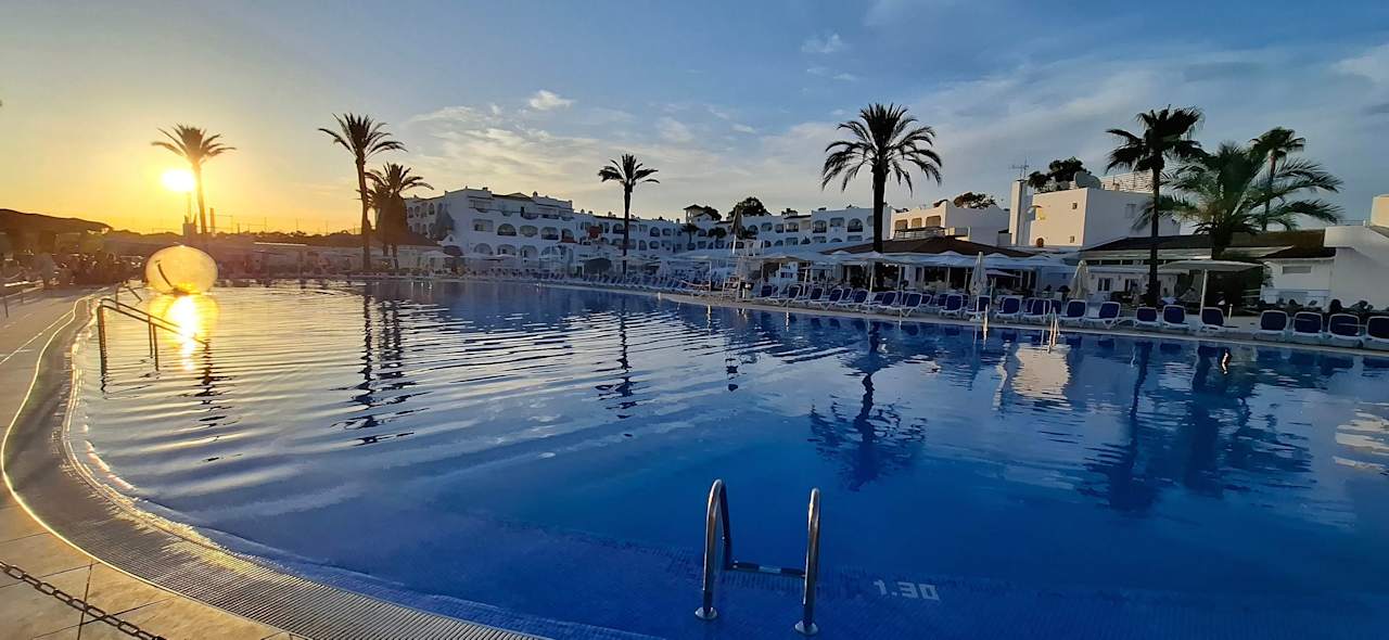 Pool Globales Bouganvilla