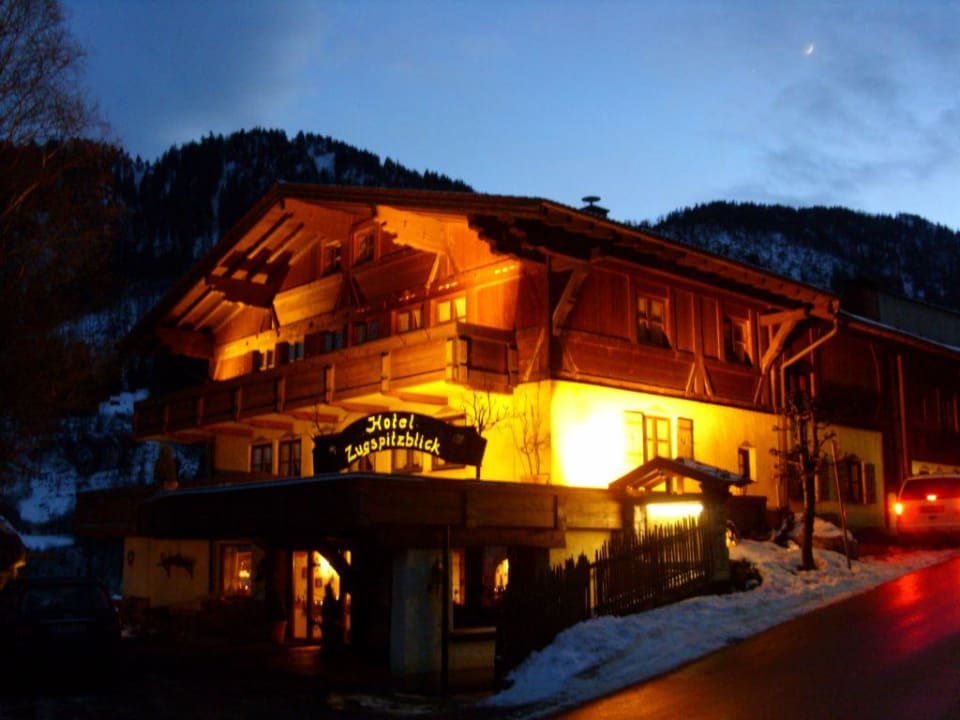 Abend's vor dem Hotel Hotel Zugspitzblick