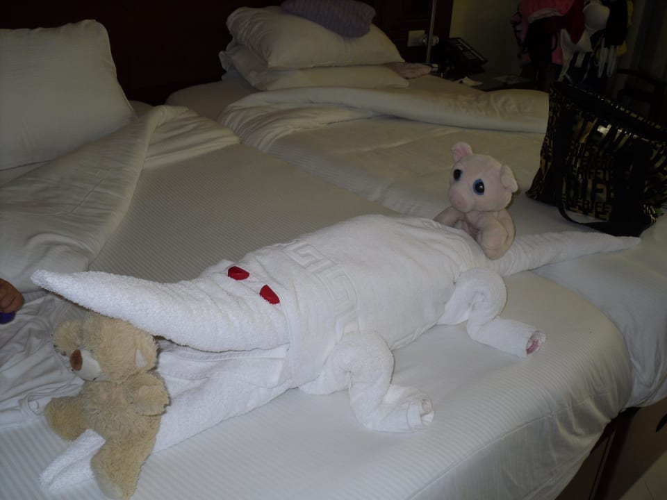 Künstler: Philip der Zimmerboy Hotel Xperience Sea Breeze Resort
