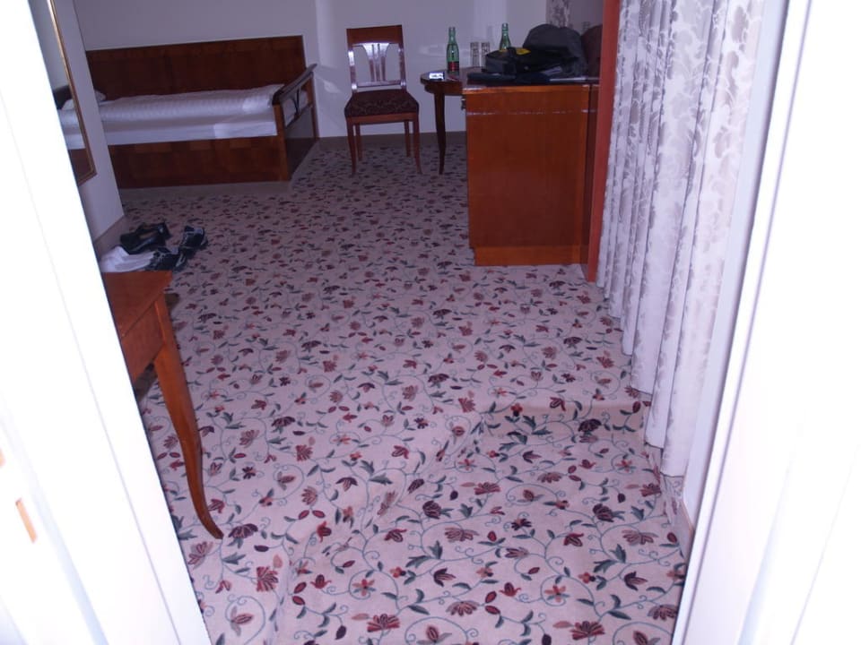 Stolperfalle im Zimmer Mercure Grand Hotel Biedermeier