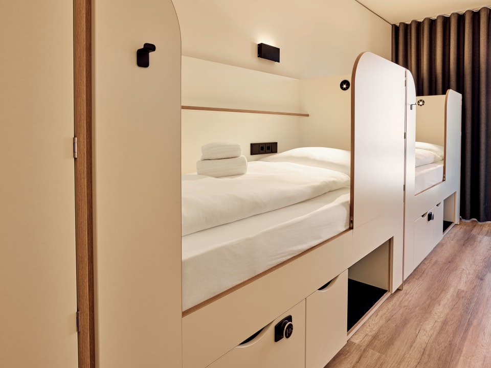 Zimmer Schwabinger Wahrheit by Geisel