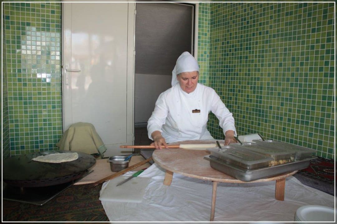 Hatice macht lecker Gözleme  Sunis Evren Beach Resort Hotel & Spa