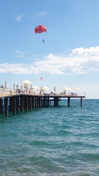 Strand Saturn Palace Resort Hotel