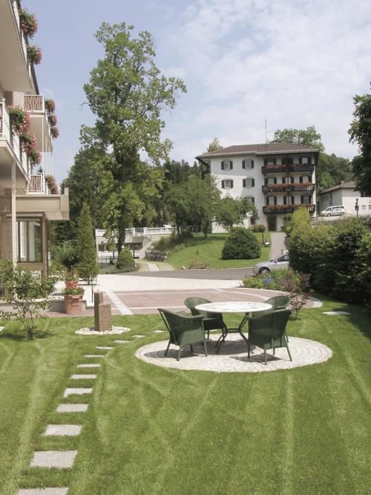 Garten Kurhotel Alpina Hotel Alpina Bad Reichenhall