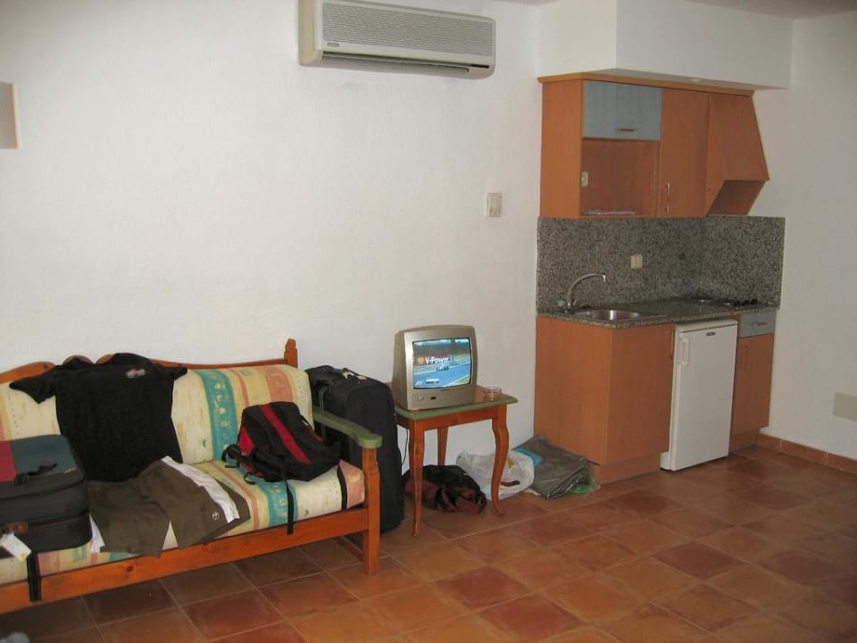 Kleiner Küchenbereich mit Kühlschrank Cala Llenya Resort Ibiza