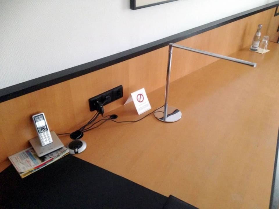 Bürotisch Hotel Schere