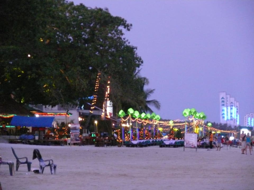 Strand abends in der Nähe des Hotels Hotel Baan Chaweng Beach Resort & Spa