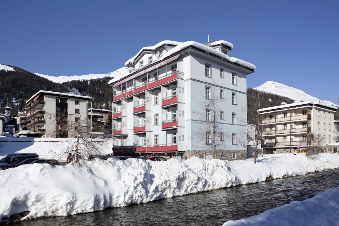 Außenansicht Guesthouse Suvretta