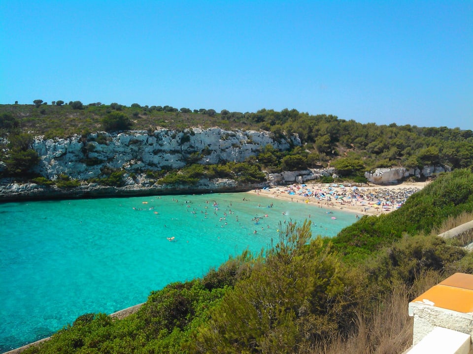 Blick vom App.auf den Strand der Cala Romantica blau punta reina
