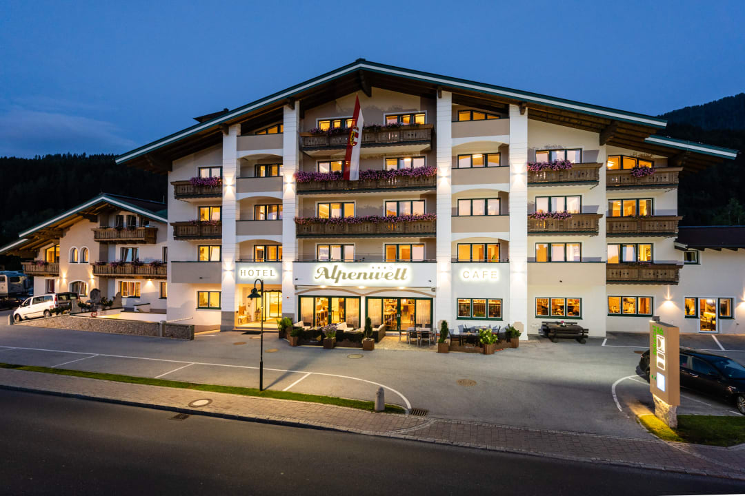 Außenansicht Hotel Alpenwelt