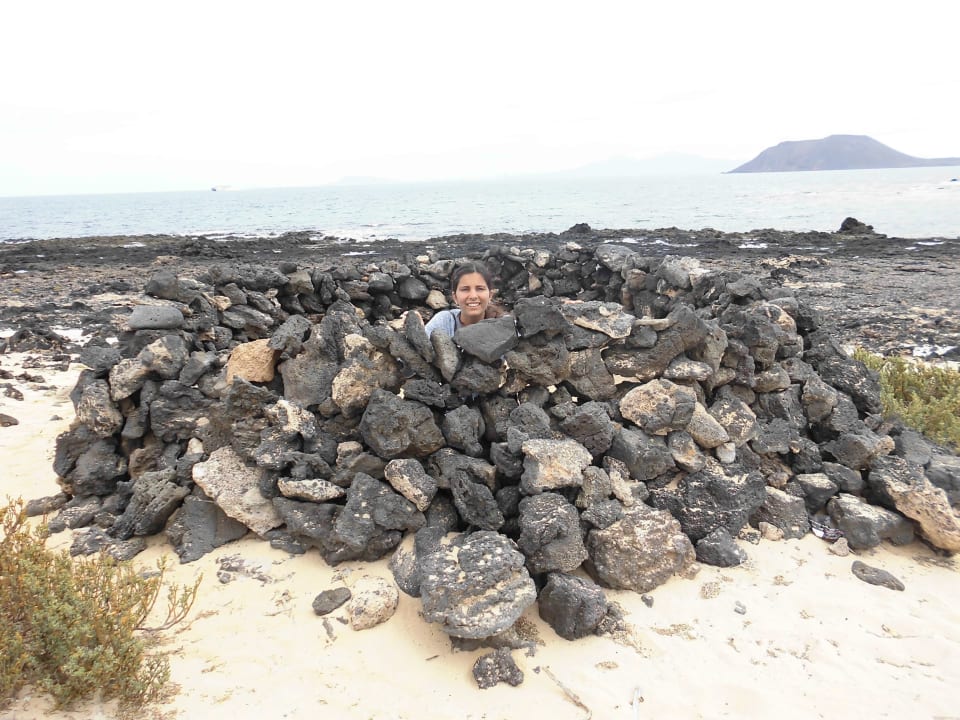 Le costruzioni di sassi per ripararsi dal vento BLUESEA Aloe Corralejo