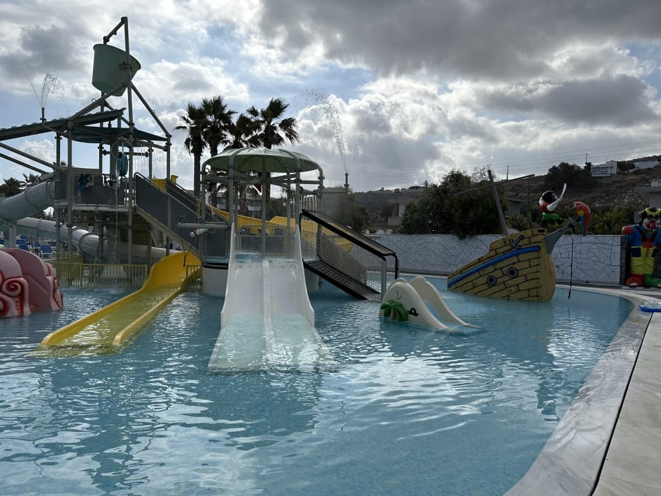 Pool Arina Beach Resort