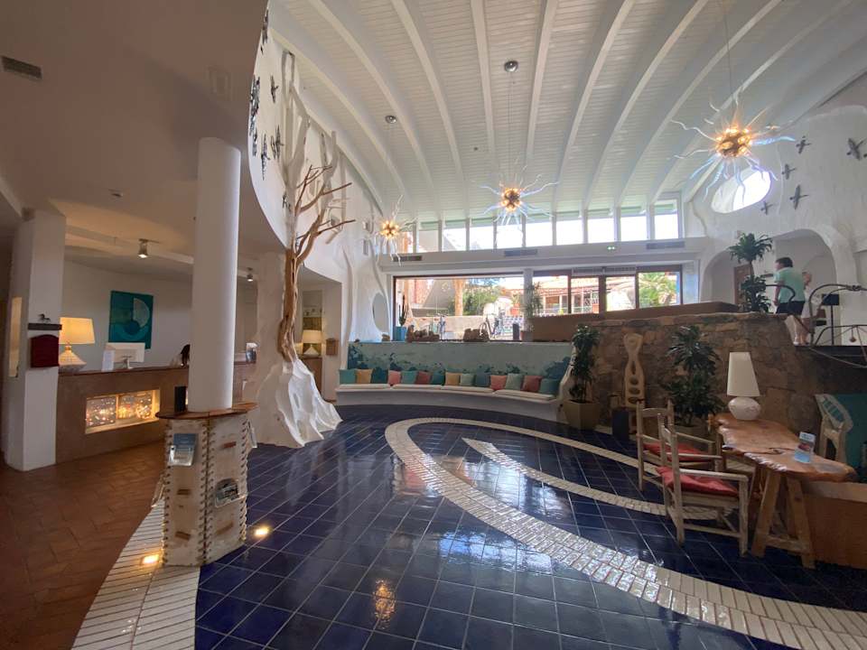 Lobby Hotel Resort & Spa Baia Caddinas
