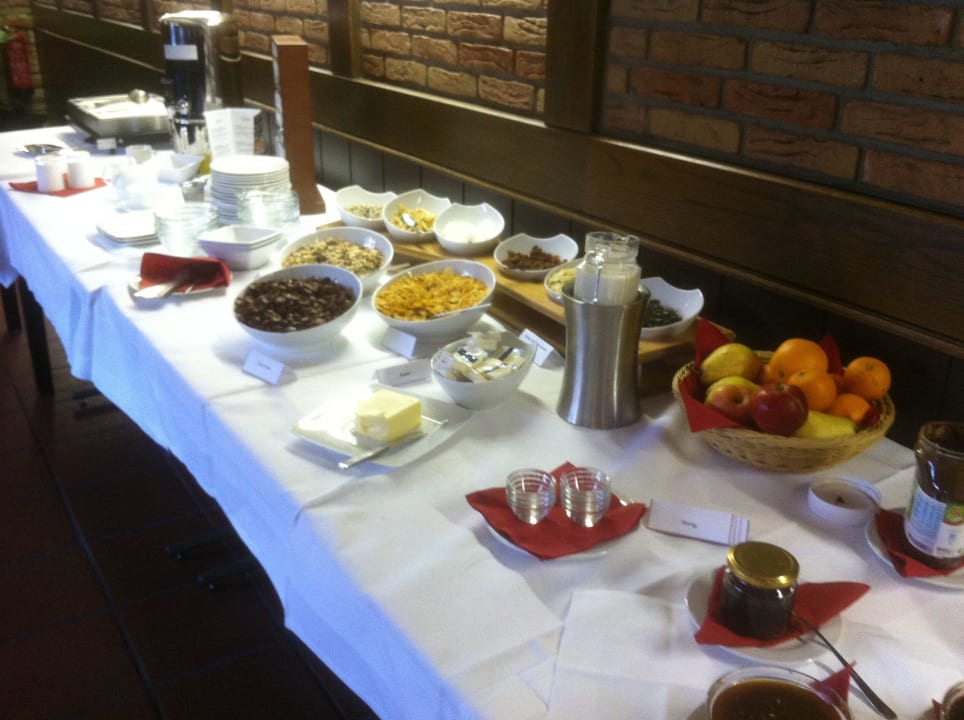 Das ganze Buffet für ausgebuchtes Haus Hotel Akazienhof