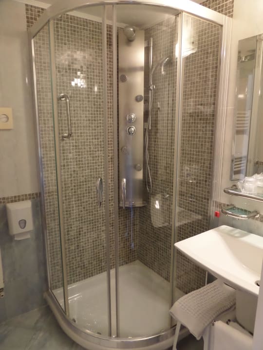 Wellnessdusche Garda Suite Hotel - Tonelli Hotels