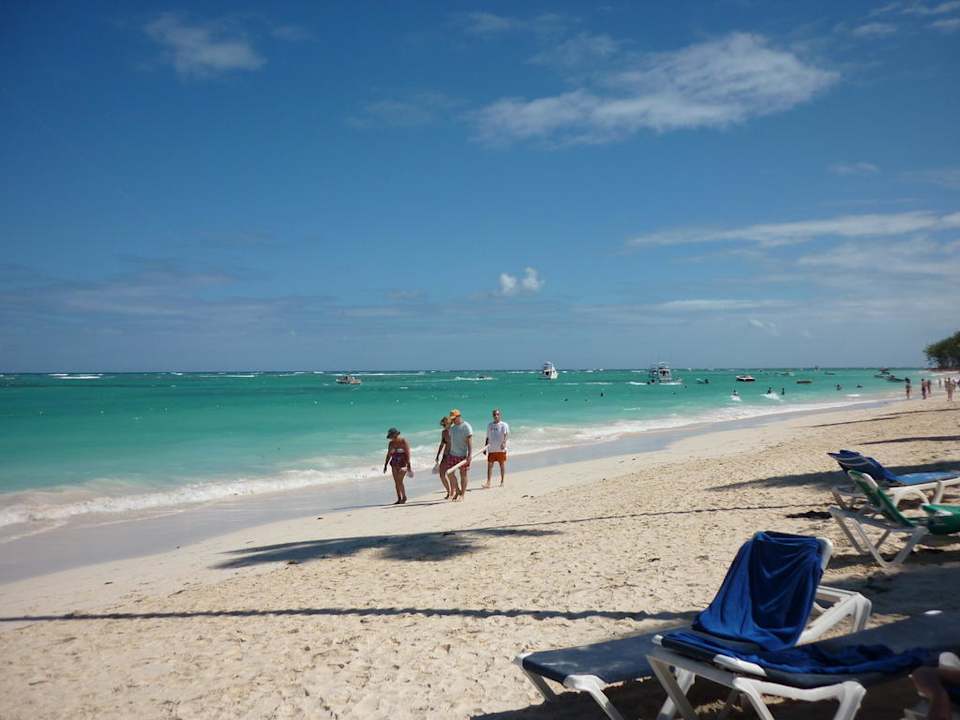 Strand nach rechts Hotel Grand Palladium Palace Resort, Spa & Casino