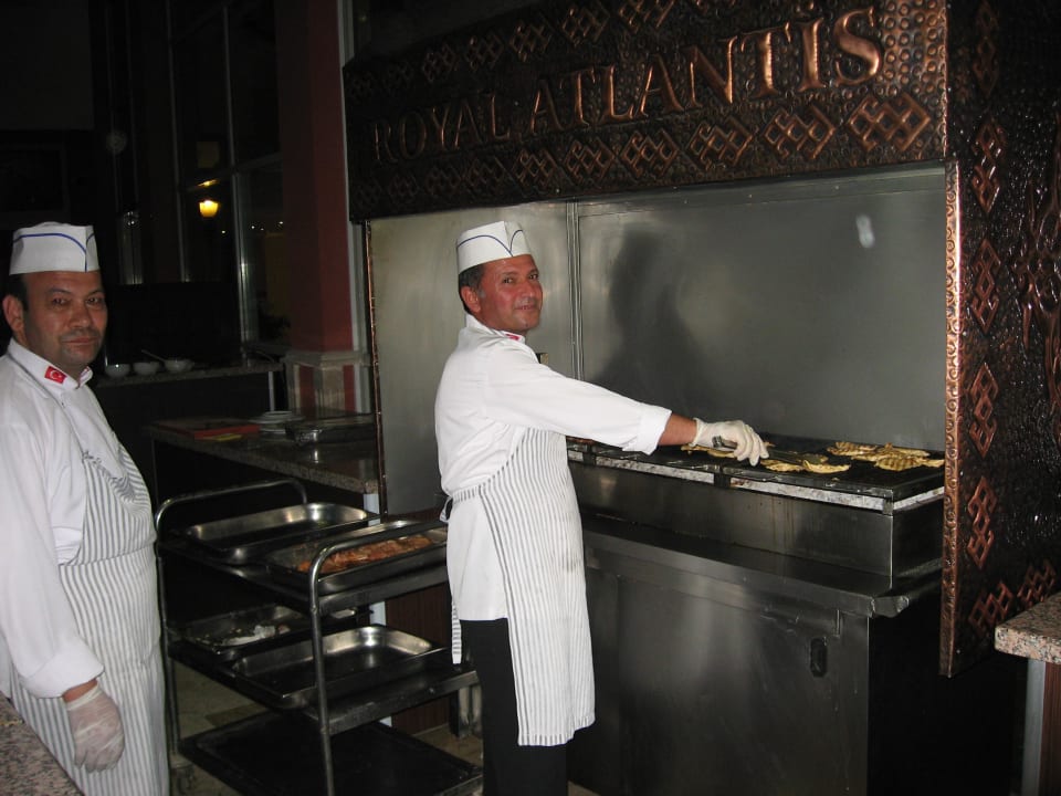 Grill Royal Atlantis Beach Hotel