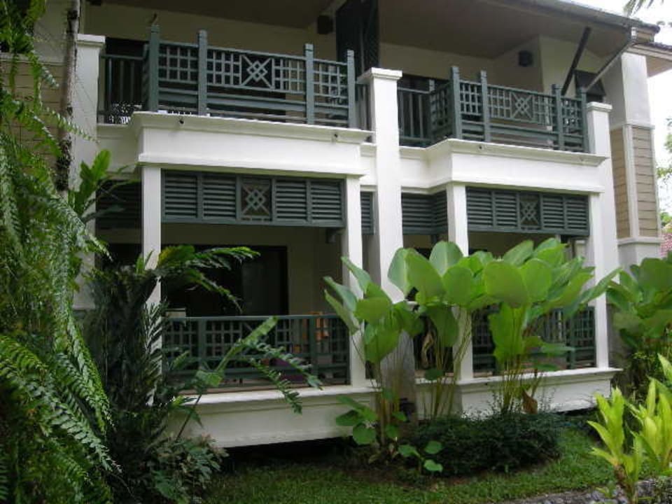 Zweistöckige Häuser. Baan Khaolak Beach Resort