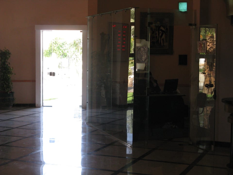In der Lobby befindet sich der Casher Mirage Bay Resort & Aqua Park