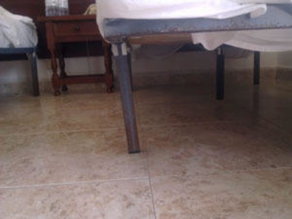 "Stabiles" Bett Coral