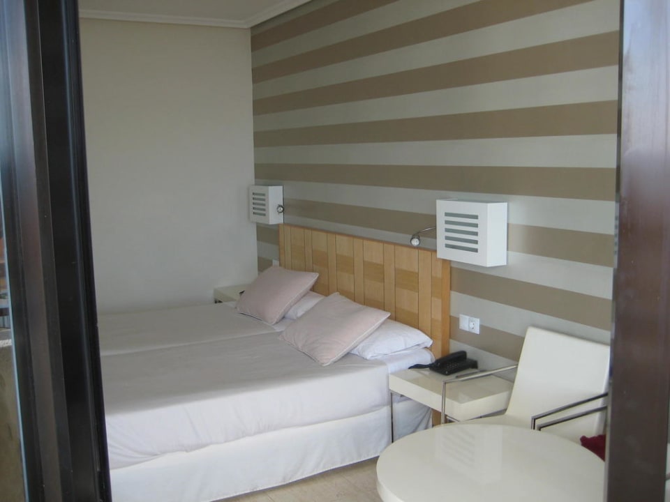 Zimmer Hotel H10 Conquistador