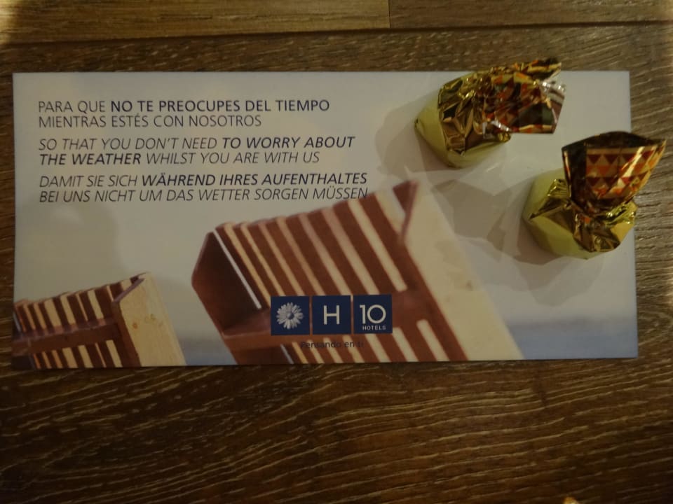 Abendliche Wetterinfo mit Schokolade H10 Catalunya Plaza Boutique Hotel