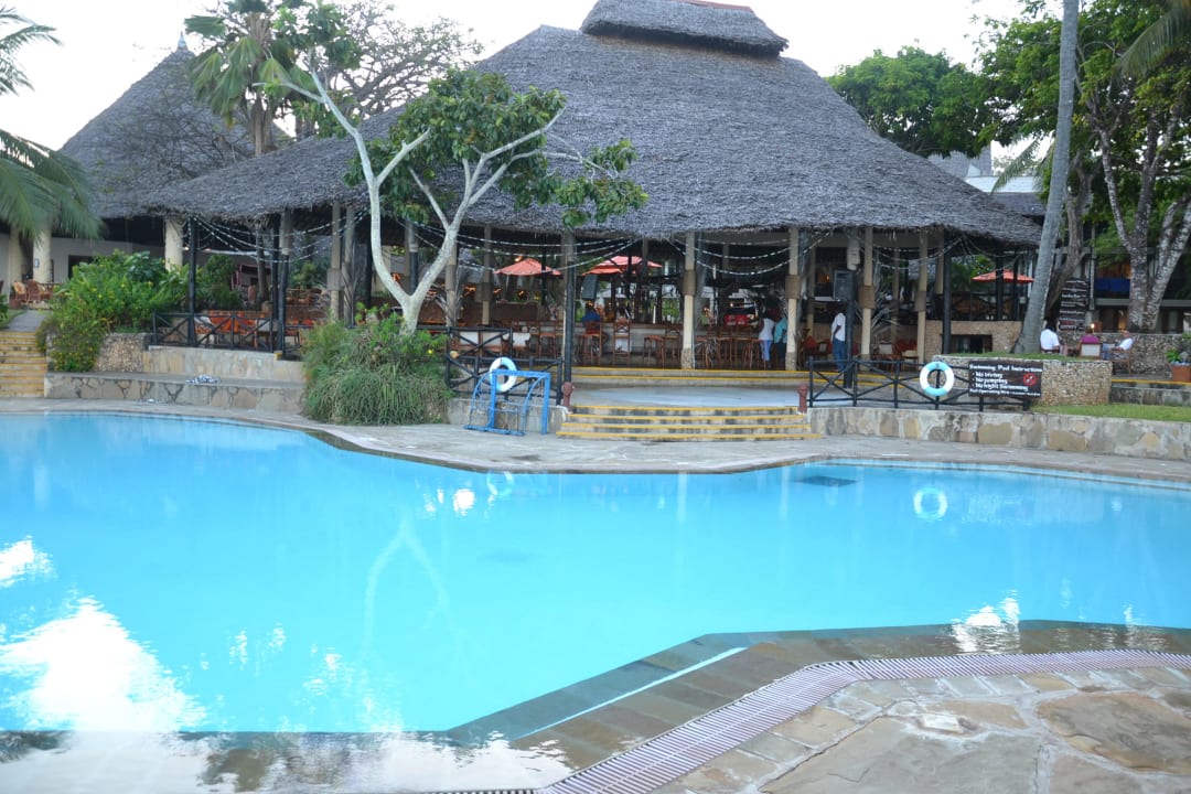 Bar przy basenie Baobab Beach Resort & Spa