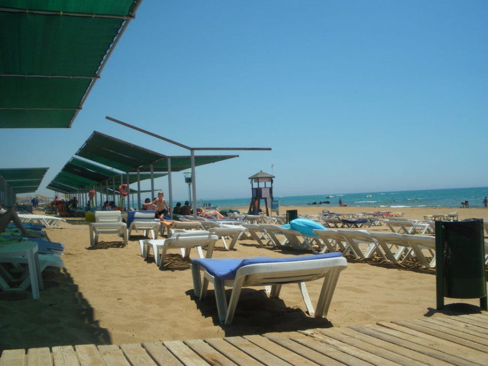 Immer freie Liegen viel Platz VONRESORT Golden Beach