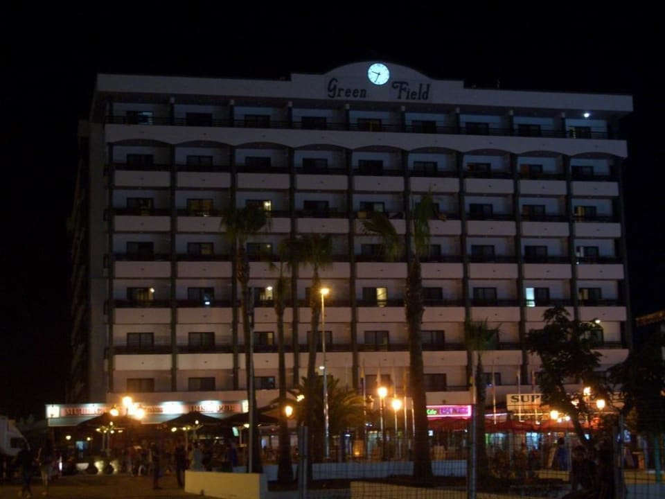 Hotel bei Nacht Hotel Green Field