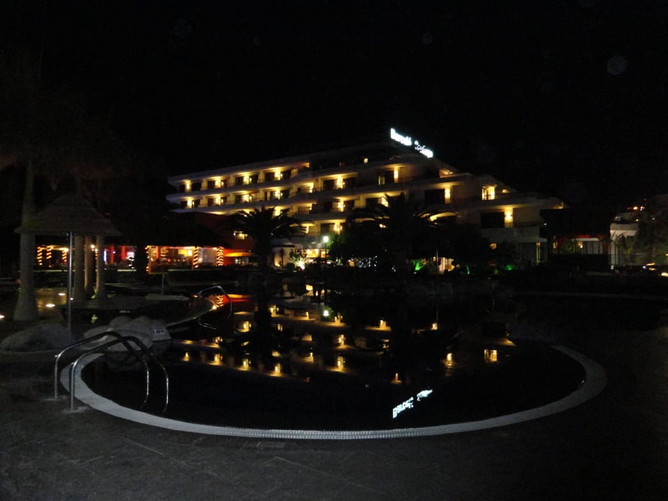 Poolanlage bei Nacht Barceló Santiago - Adults Only