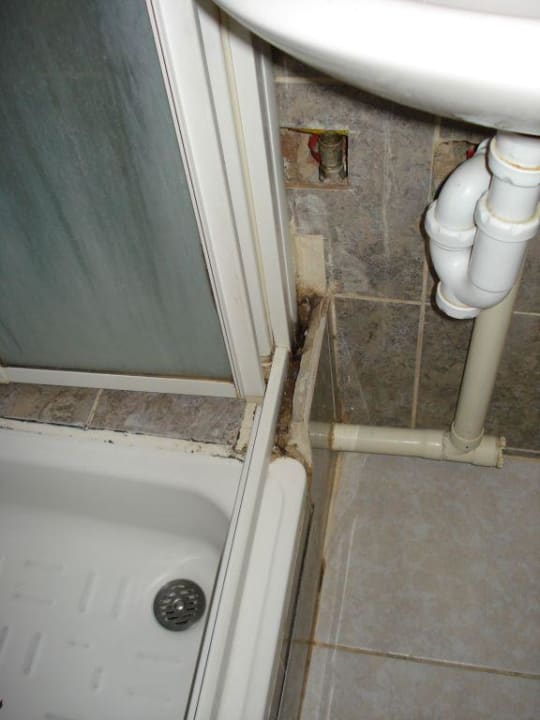 Fertig eingebaute Duschwanne Hotel de France