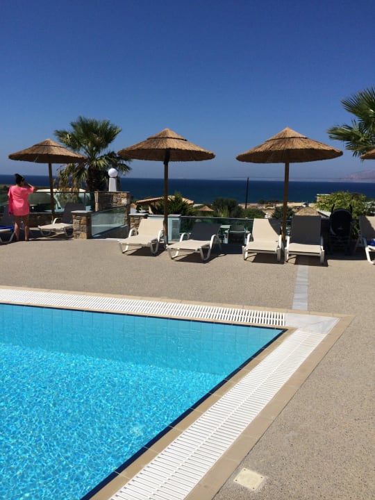 Oberer Pool mit Blick auf das Meer Hotel Kouros Palace