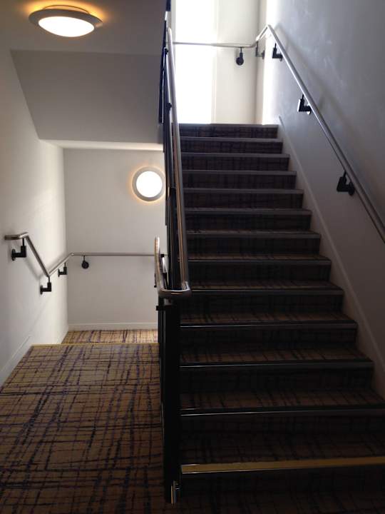 Eingangsbereich Treppe DoubleTree by Hilton London Heathrow Airport