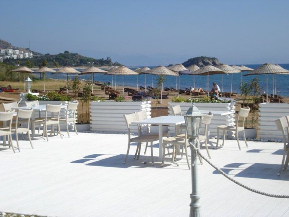 Ein Teilbereich der Strandbar Karya Family Resort  All Inclusive